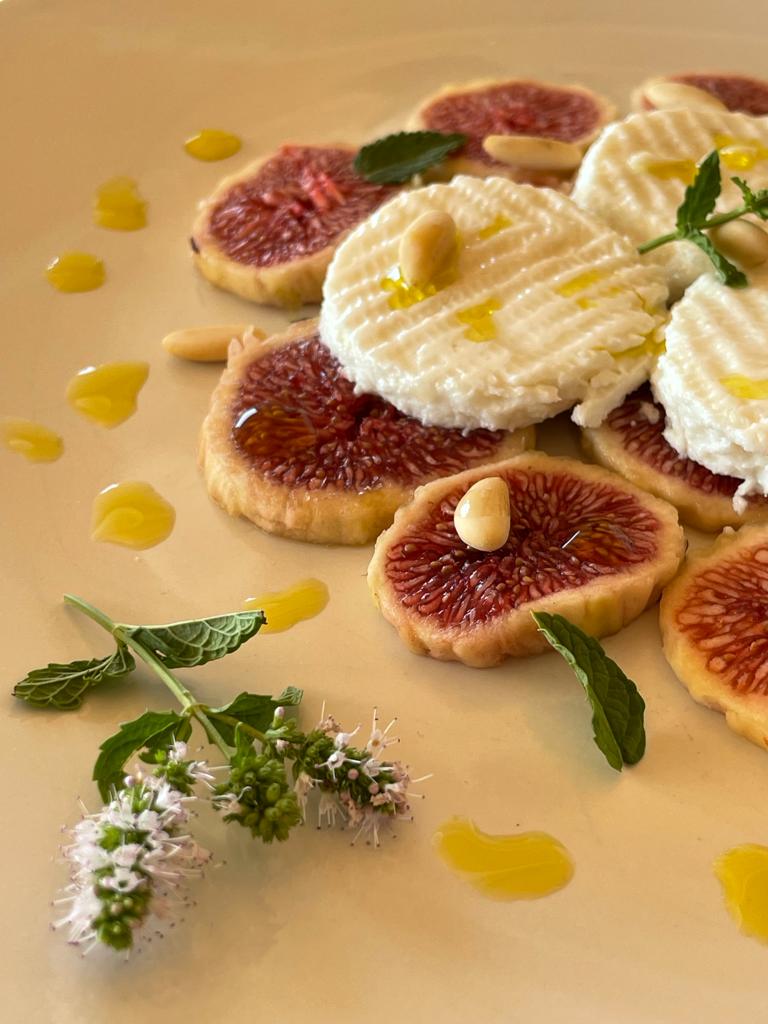 FIGS, FRESH CHEESE AND FRANTOIO DEORTEGAS